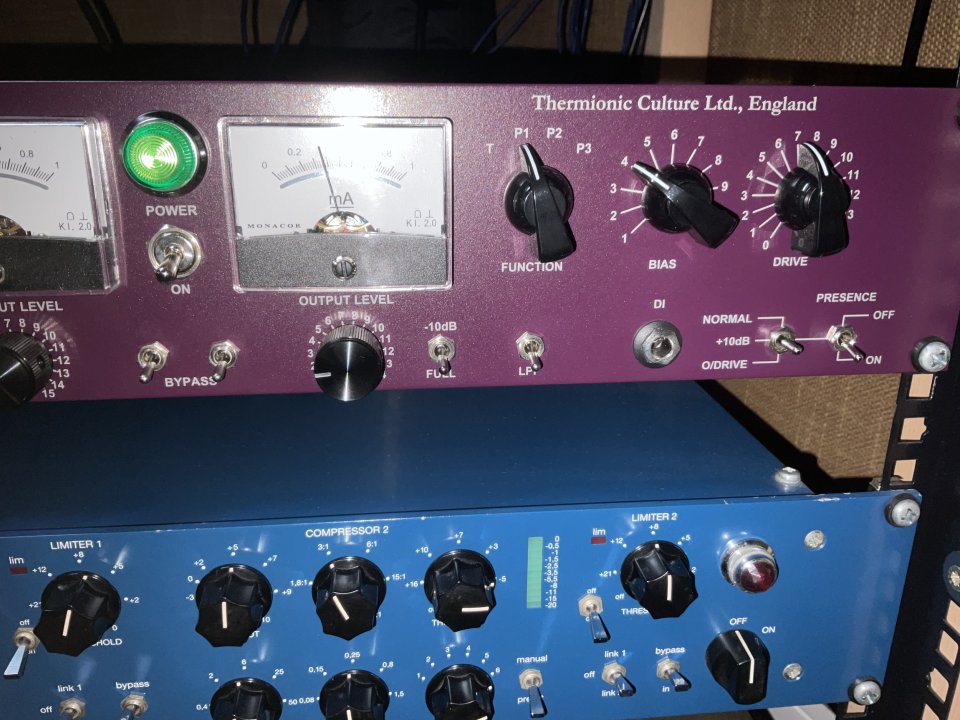 Mac Studio,Lynx Aurora,Tube-Tech LCA2B, Culture Vulture, RME, Apogee, Lavry de segunda mano · Foto 4 de 5 · Pontevedra · 1000 €
