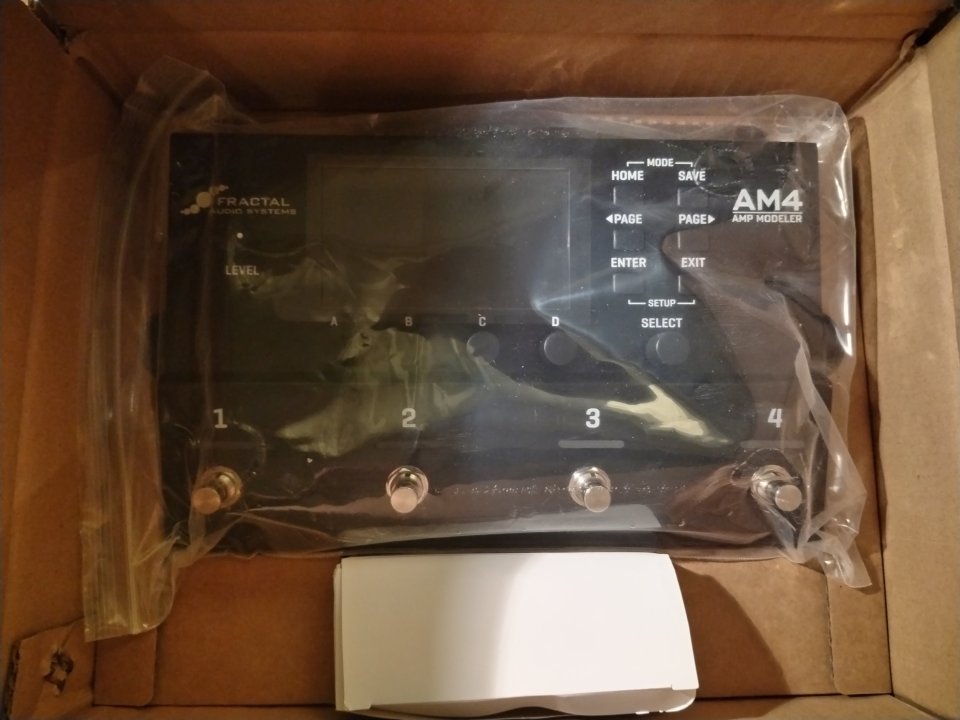 Fractal Audio AM4 de segunda mano · Foto 8 de 10 · Sevilla · 700 €