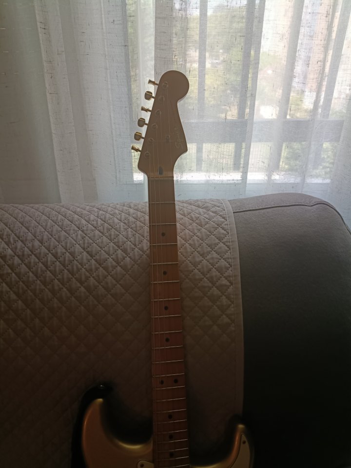 Squier Stratocaster Clasic Vibe Azteca Gold de segunda mano · Foto 8 de 10 · Sevilla · 500 €