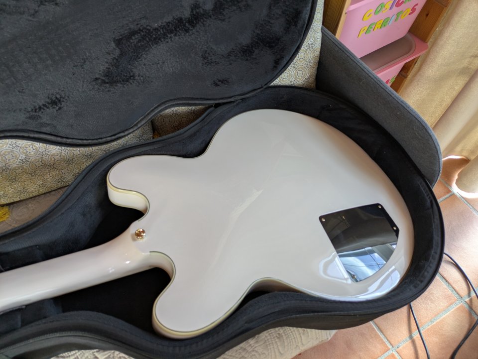 Epiphone B.B. King Lucille Blanca con pastillas Gibson (envío incluido) de segunda mano · Foto 5 de 10 · Madrid · 630 €