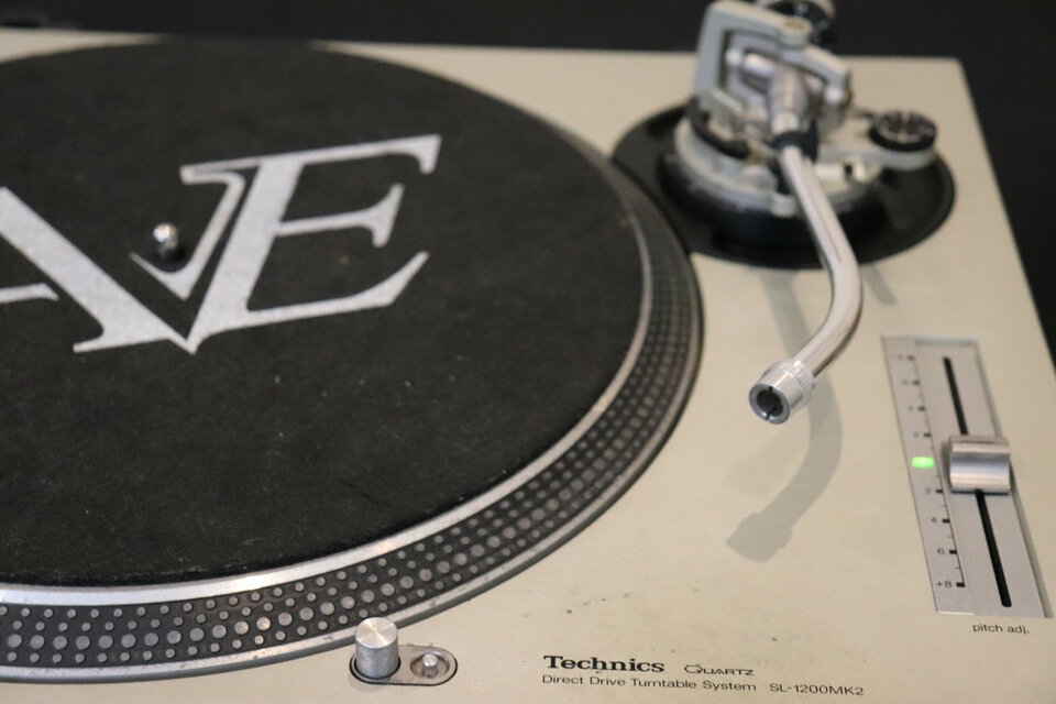 Plato Technics Sl-1200 Mk2, original y en buen estado.