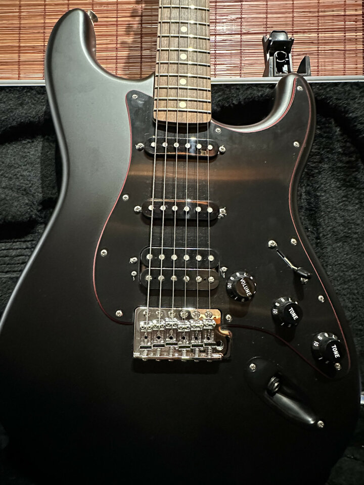 Vendo Fender Stratocaster prácticamente nueva