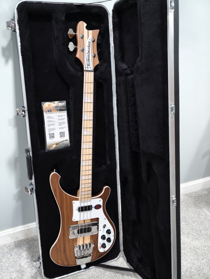 Rickenbacker 4003 Walnut 2026. Nuevo sin estrenar. de segunda mano · Foto 1 de 6 · Madrid · 2700 €