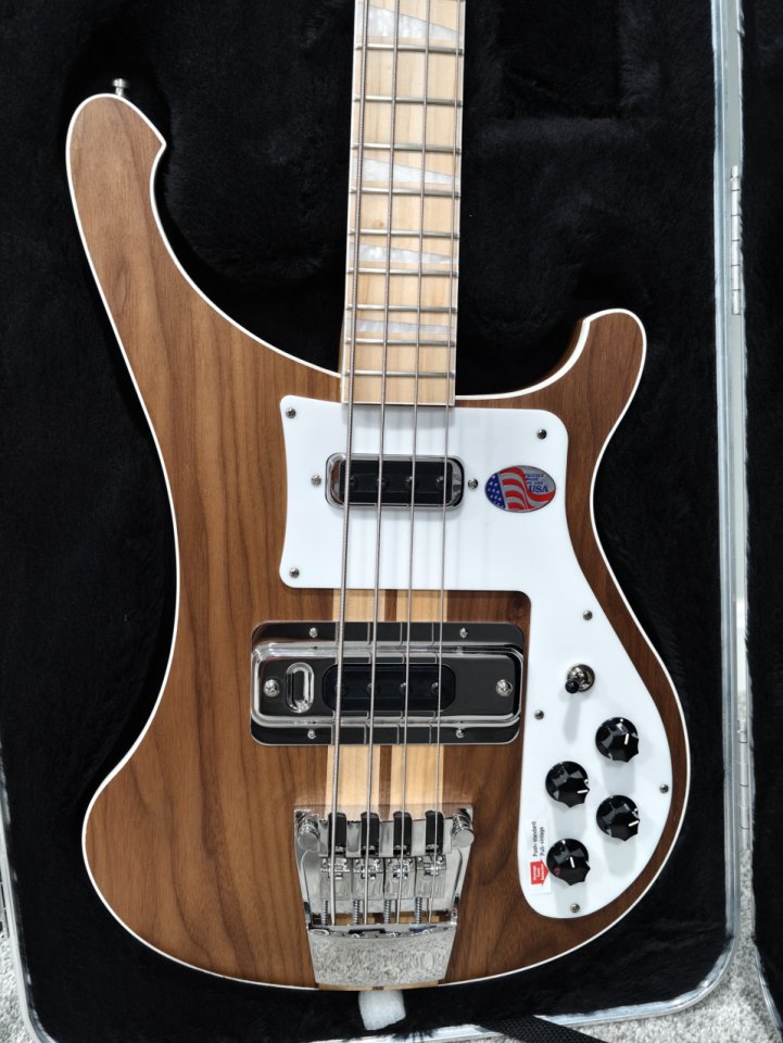 Rickenbacker 4003 Walnut 2026. Nuevo sin estrenar. de segunda mano · Foto 2 de 6 · Madrid · 2700 €