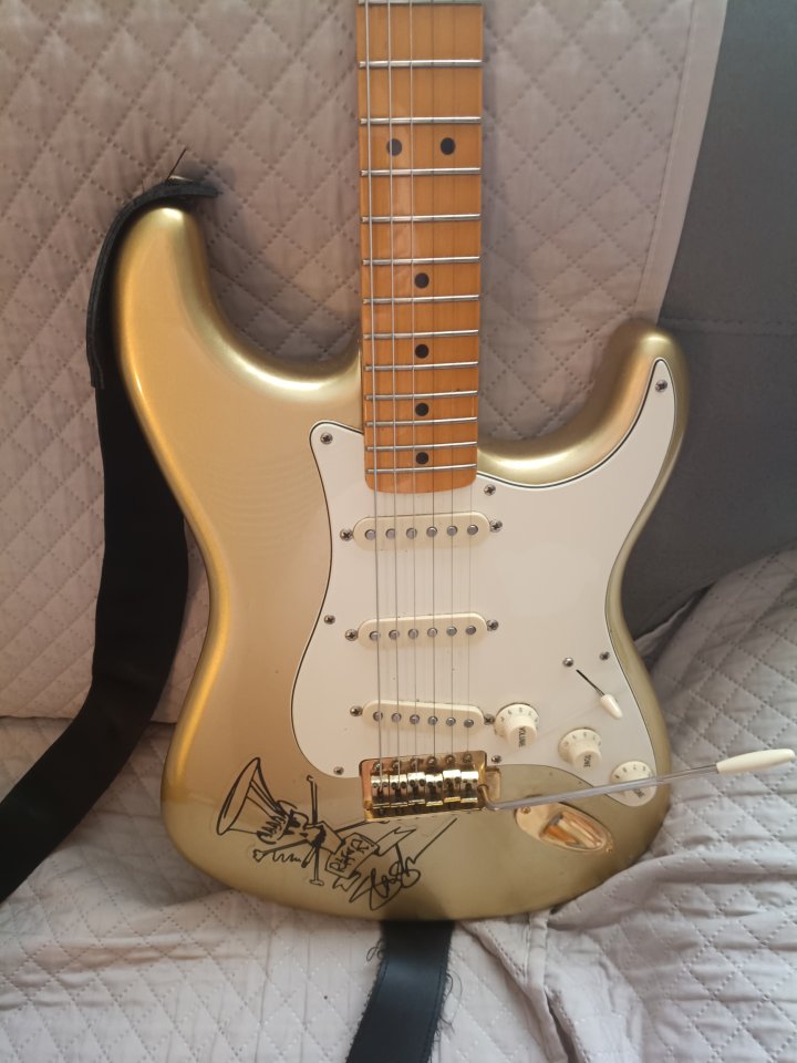 Squier Stratocaster Clasic Vibe Azteca Gold de segunda mano · Foto 10 de 10 · Sevilla · 500 €