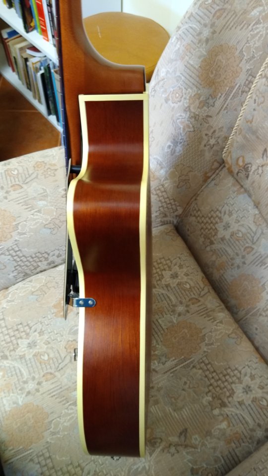 Godin 5th Avenue CW Kingpin II CB Cognac Burst