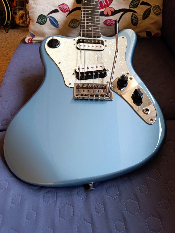 Squier Paranormal Super-Sonic (MODIFICADA)