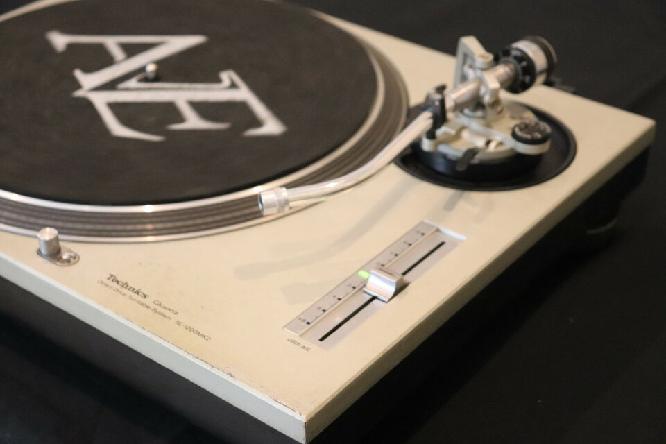 Plato Technics Sl-1200 Mk2, original y en buen estado.