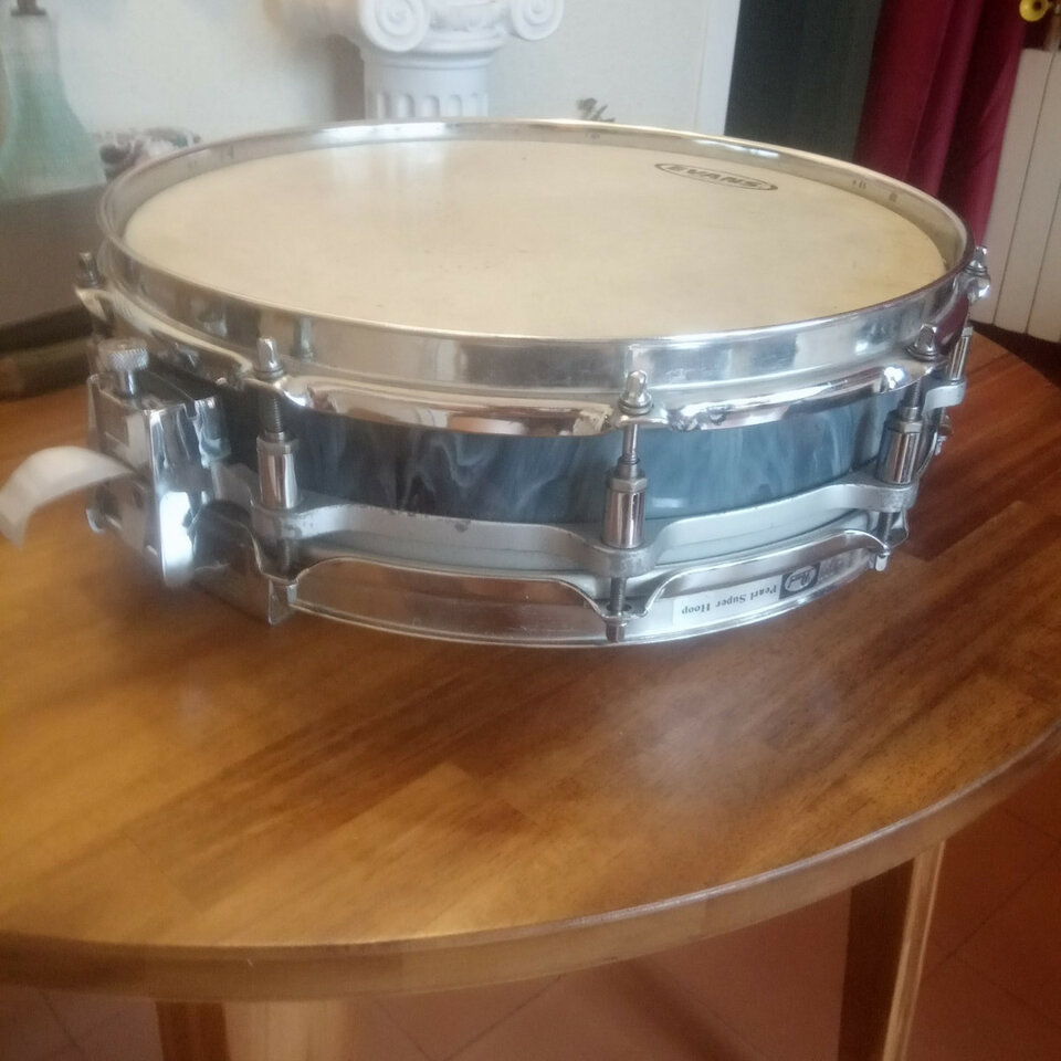 A la venda dues caixes /tabals Pearl Freefloating.