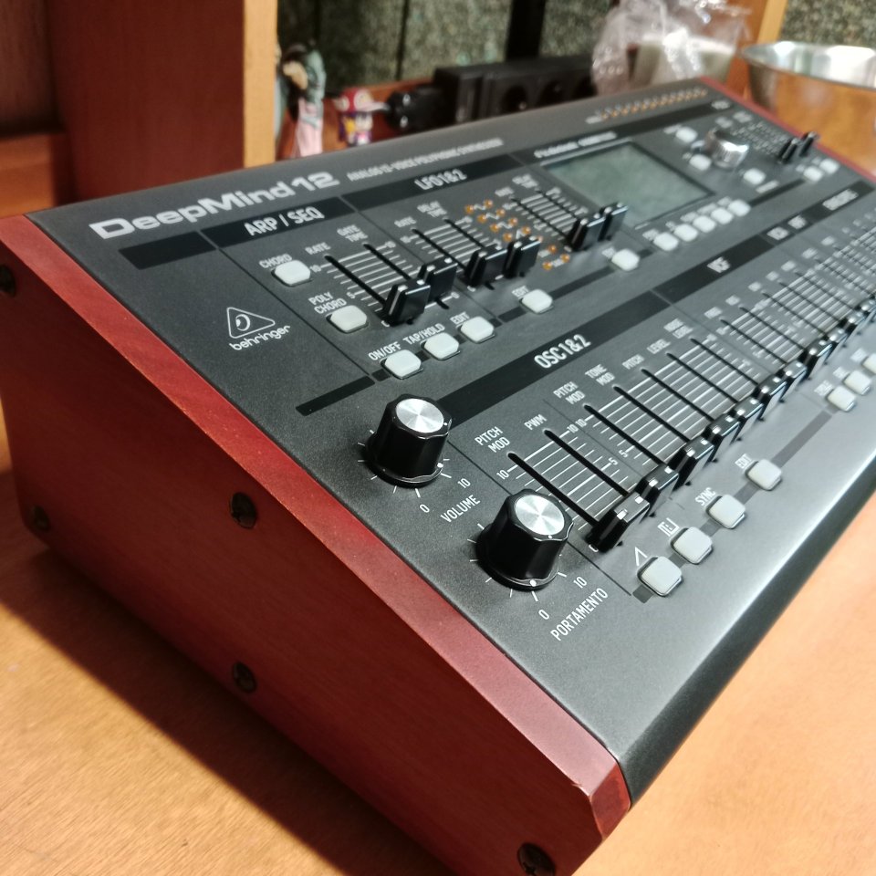 Behringer deepmind 12D de segunda mano · Foto 3 de 3 · Alicante · 390 €