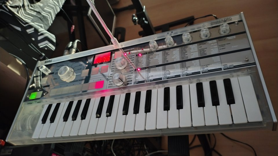 Korg Microkorg crystal de segunda mano · Foto 1 de 3 · Cádiz · 250 €