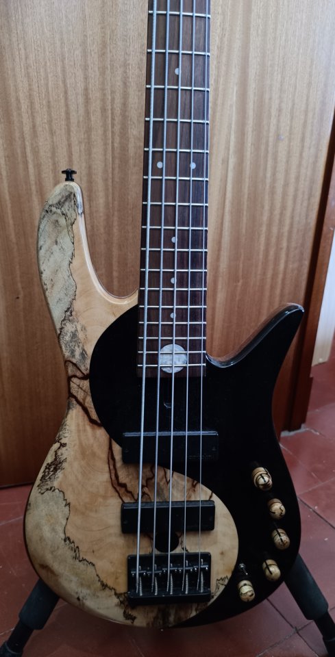 Bajo eléctrico de 5 cuerdas hecho a mano por el luthier John Zeline de Zeline Basses. de segunda mano · Foto 2 de 5 · Cádiz · 1900 €
