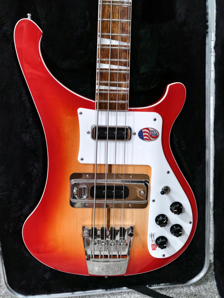 Rickenbacker 4003 Fireglo 2025.Nuevo sin estrenar. de segunda mano · Foto 2 de 5 · Madrid · 2700 €