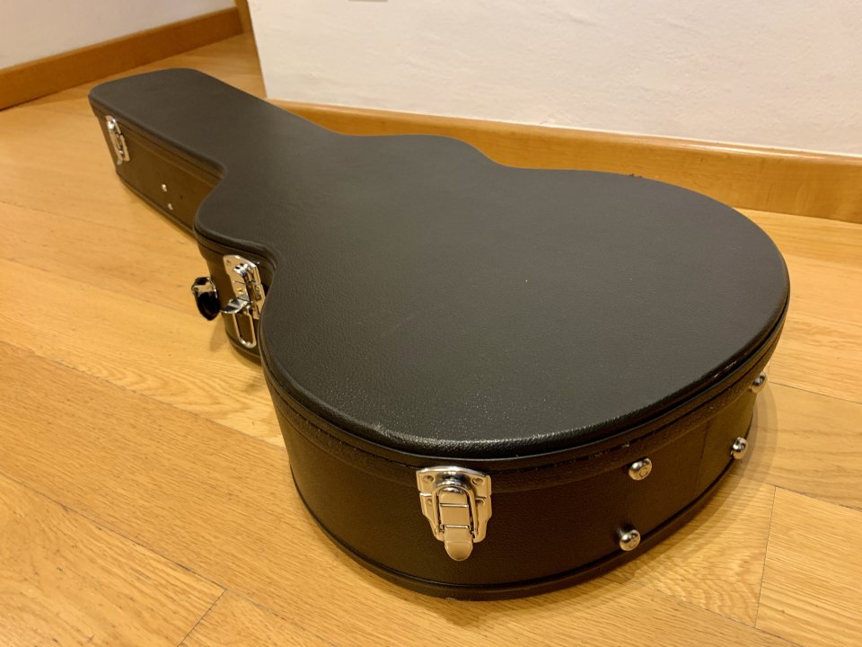 (RESERVADO) Estuche de guitarra