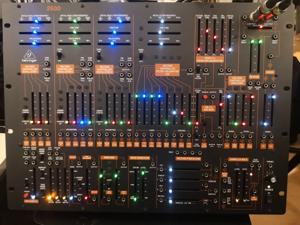 Behringer 2600