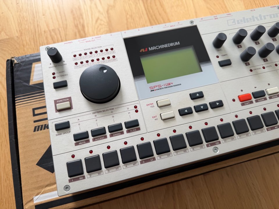 Elektron Machinedrum SPS-1UW+ MKII — Versión +Drive, mint, con caja, sin humos de segunda mano · Foto 2 de 6 · Araba · 2750 €