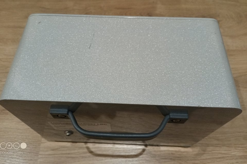 ZT Lunchbox Cabinet LBC pantalla de segunda mano · Foto 3 de 5 · Barcelona · 90 €