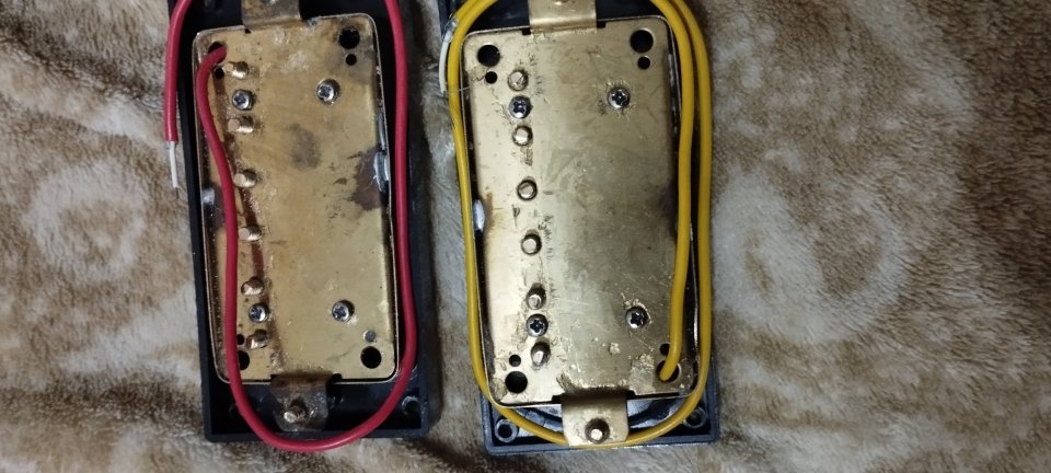 Pastillas humbucker doradas