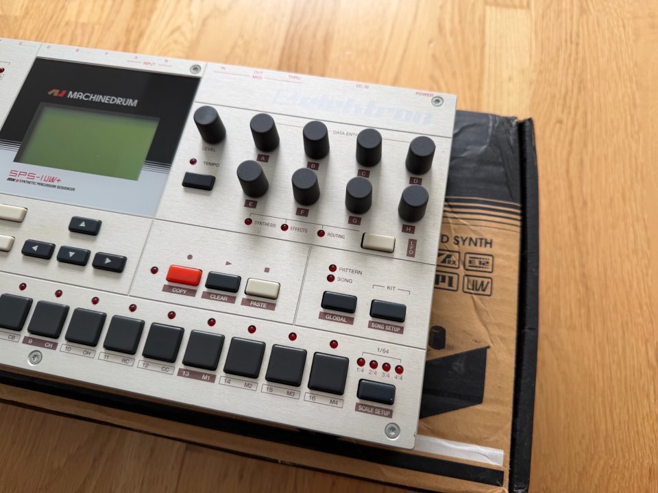 Elektron Machinedrum SPS-1UW+ MKII — Versión +Drive, mint, con caja, sin humos de segunda mano · Foto 3 de 6 · Araba · 2750 €