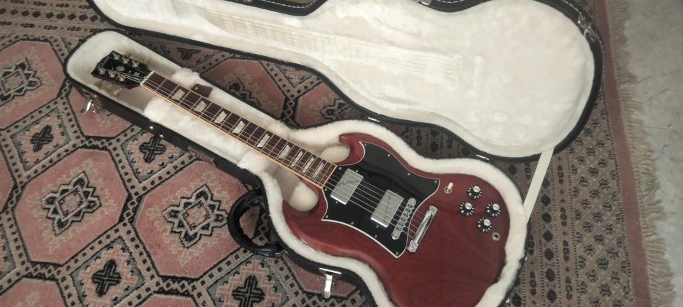 Conjunto Gibson SG Standard USA 2007 + Fender Bassbreaker 15w válvulas de segunda mano · Foto 2 de 6 · Madrid · 1550 €