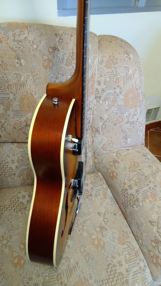 Godin 5th Avenue CW Kingpin II CB Cognac Burst