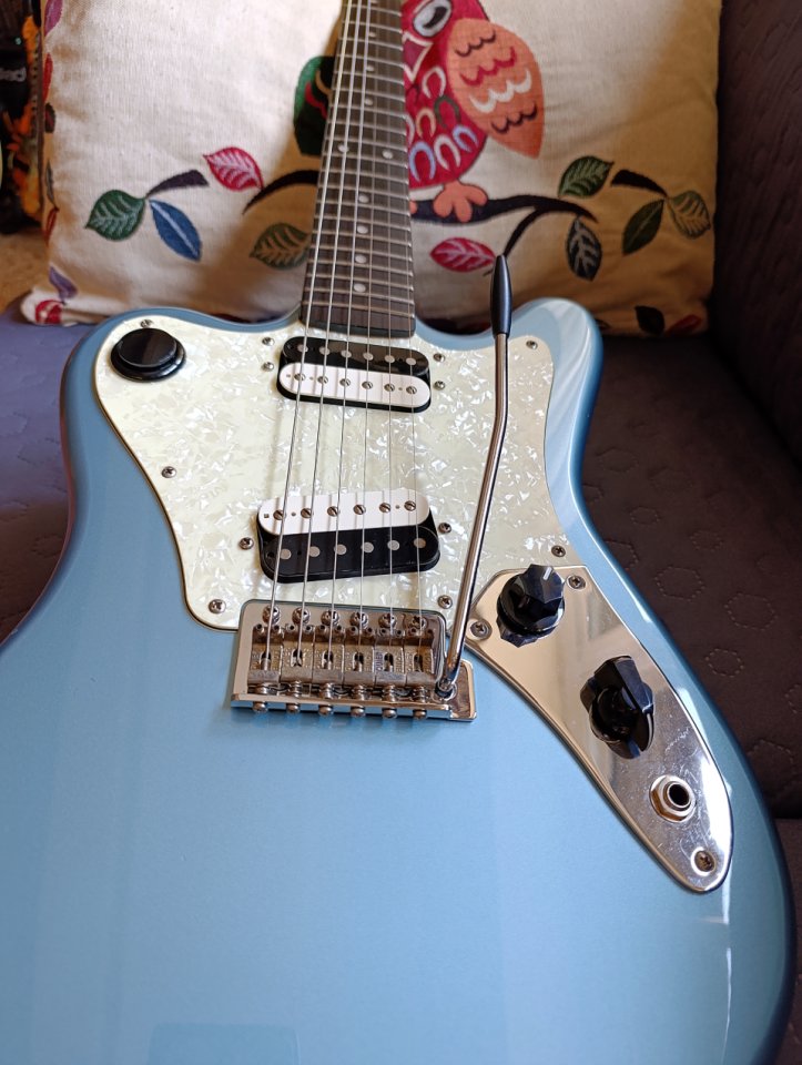 Squier Paranormal Super-Sonic (MODIFICADA)