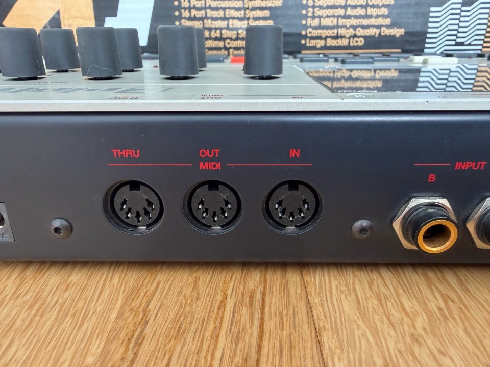 Elektron Machinedrum SPS-1UW+ MKII — Versión +Drive, mint, con caja, sin humos de segunda mano · Foto 5 de 6 · Araba · 2750 €