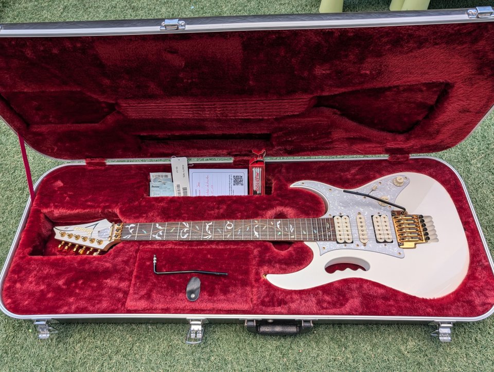 Ibanez JEM7V-WH 2007 Team J.Craft Japan de segunda mano · Foto 1 de 10 · A Coruña · 2200 €
