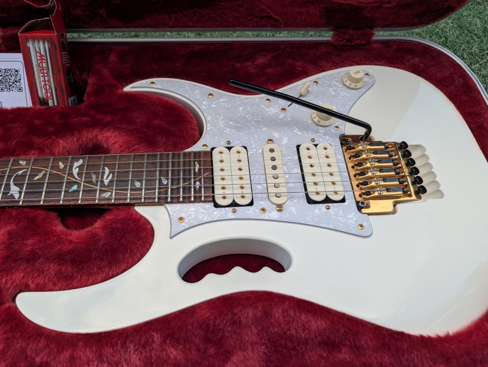 Ibanez JEM7V-WH 2007 Team J.Craft Japan de segunda mano · Foto 2 de 10 · A Coruña · 2200 €