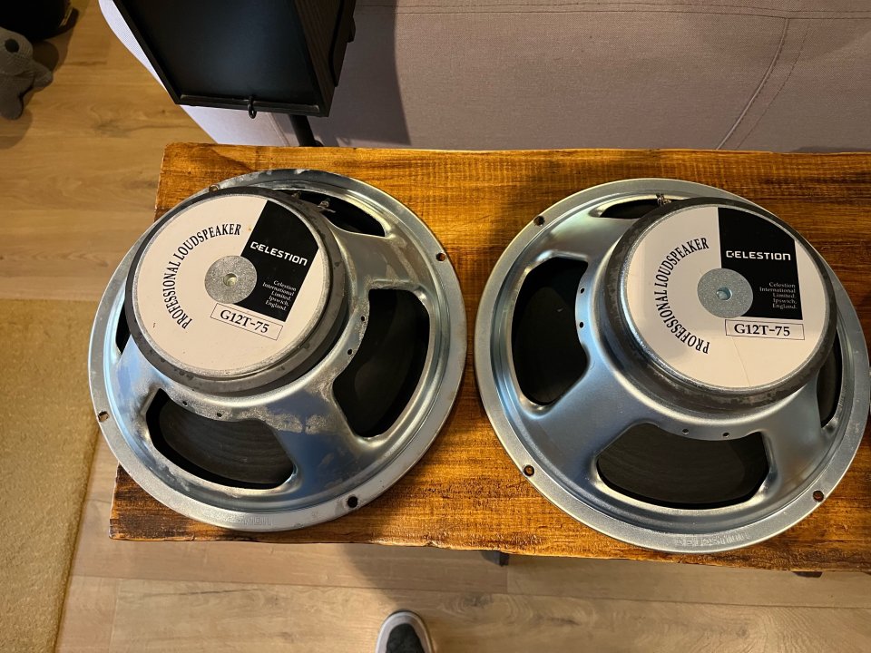 4 celestion g12t-75 16 Ohms de segunda mano · Foto 1 de 5 · Valencia · 240 €