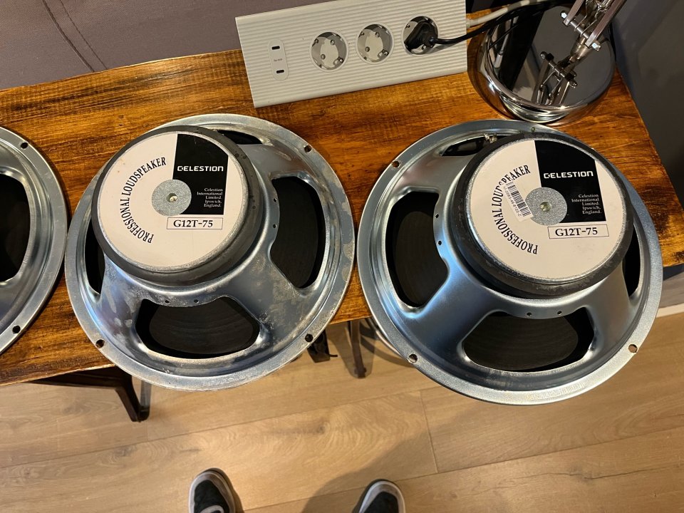 4 celestion g12t-75 16 Ohms de segunda mano · Foto 2 de 5 · Valencia · 240 €