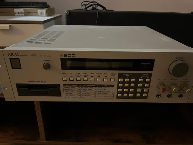Akai S900 + Akai S2000 SAMPLER