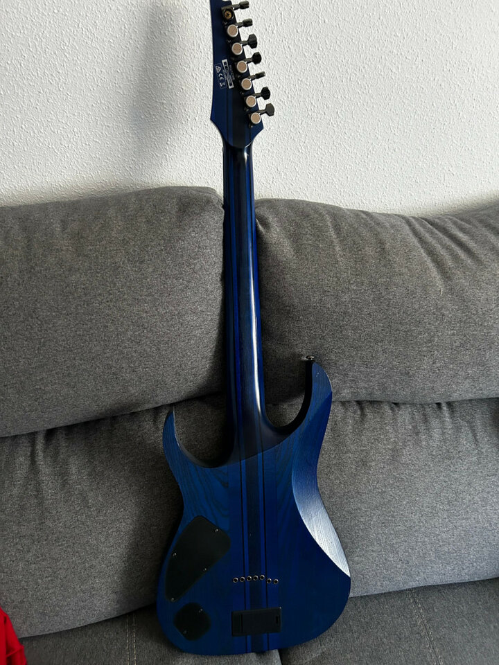 REBAJA!! Ibanez RGIT27FE-SBF - 7 cuerdas con bare knuckle ragnarok