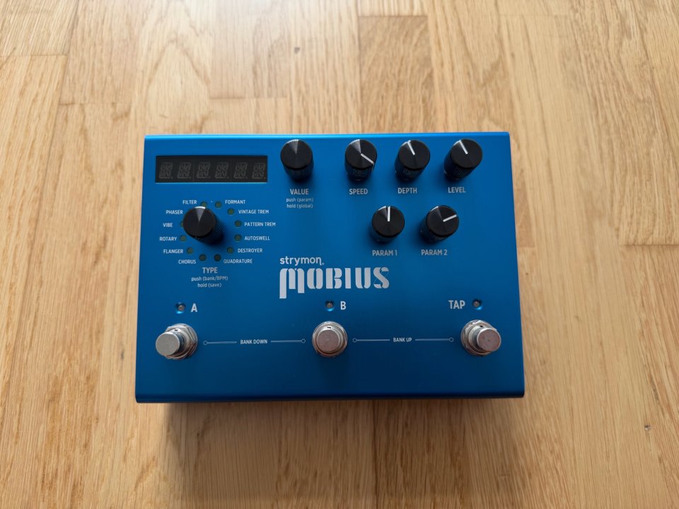 Strymon Mobius - Pedal de modulación, mint con caja de segunda mano · Foto 1 de 3 · Araba · 350 €