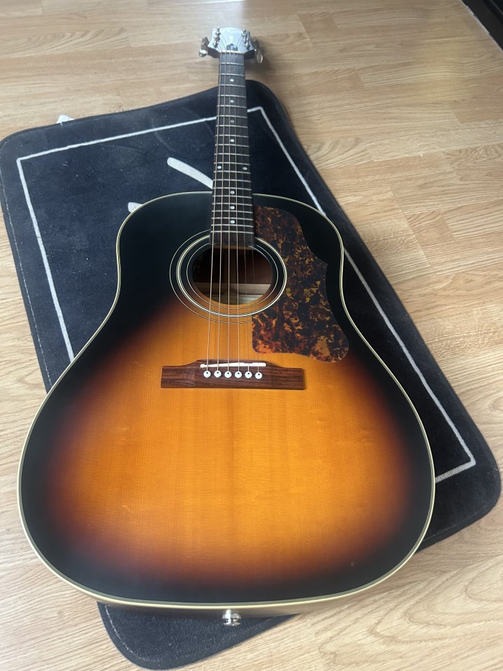 Epiphone Masterbilt J45 vintage sumburt