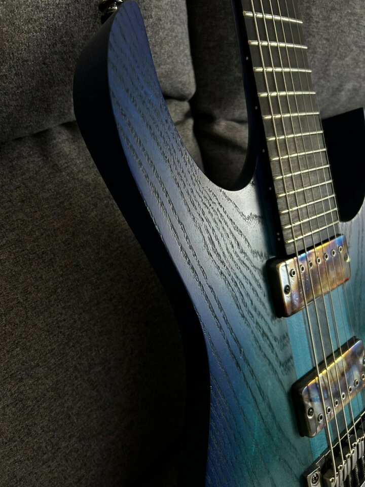 REBAJA!! Ibanez RGIT27FE-SBF - 7 cuerdas con bare knuckle ragnarok