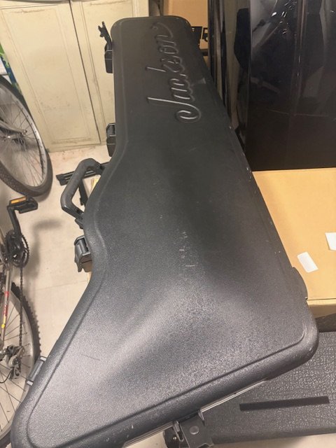 Jackson js32 kellly Ferrari con pastillas EMG J Hetfield y estuche original