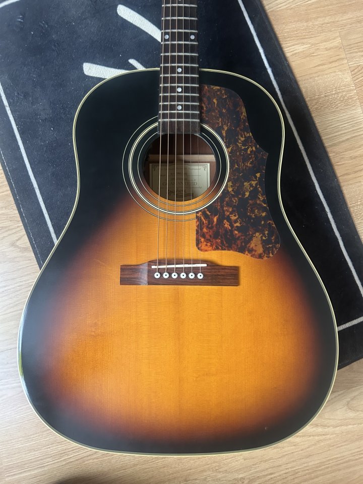 Epiphone Masterbilt J45 vintage sumburt