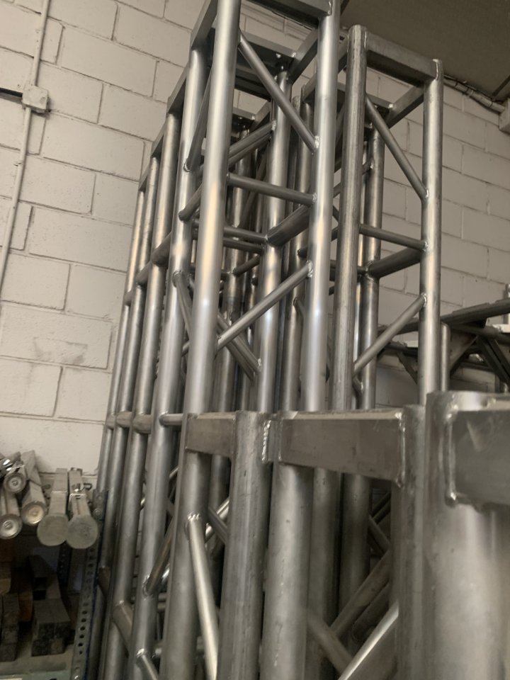 Estructura ground support de 52 x  52 , 4 TN