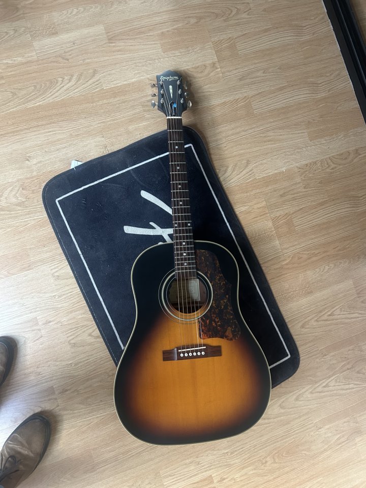 Epiphone Masterbilt J45 vintage sumburt
