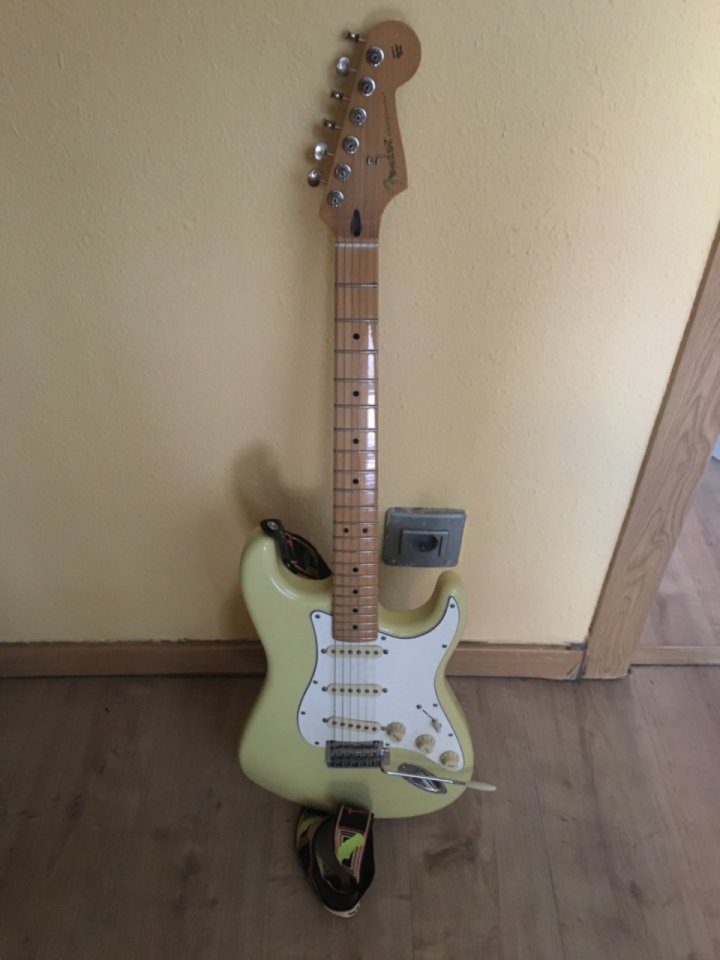 Fender Player II strat y FA-345 de segunda mano · Foto 2 de 6 · Madrid · 950 €