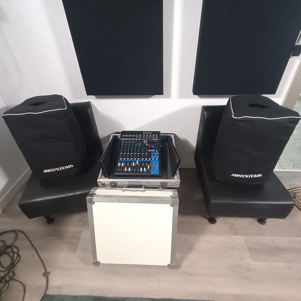 Equipo Yamaha y Rcf de segunda mano · Foto 2 de 10 · Málaga · 750 €