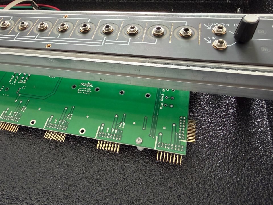 Make Noise Shared System Eurorack Case (7U / 208HP) — Con CV Bus, mint de segunda mano · Foto 2 de 6 · Araba · 770 €