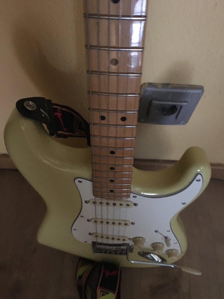 Fender Player II strat y FA-345 de segunda mano · Foto 3 de 6 · Madrid · 950 €