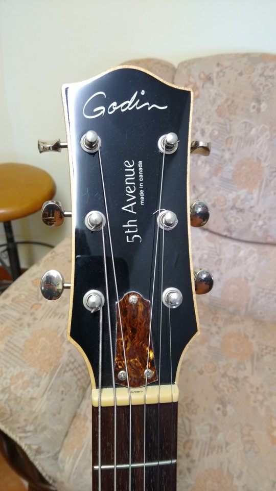 Godin 5th Avenue CW Kingpin II CB Cognac Burst