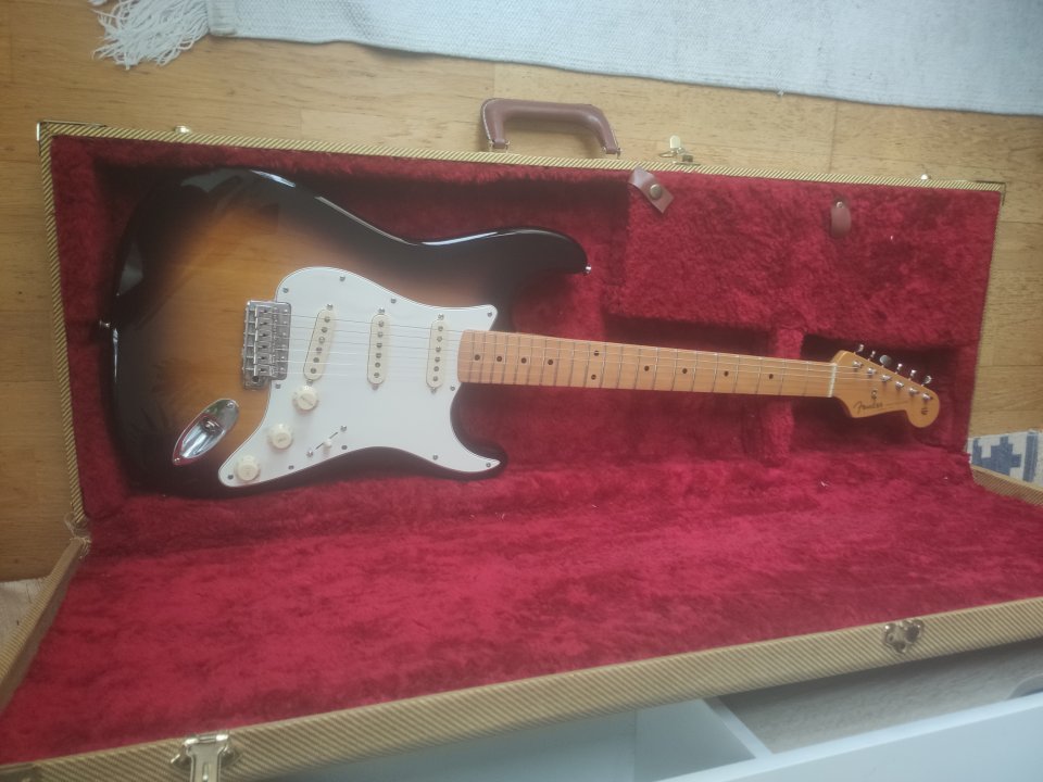 Fender Stratocaster Classic 50´s Mex. con Picguard Fat 50´s Fender Custom Shop de segunda mano · Foto 1 de 8 · Ávila · 650 €