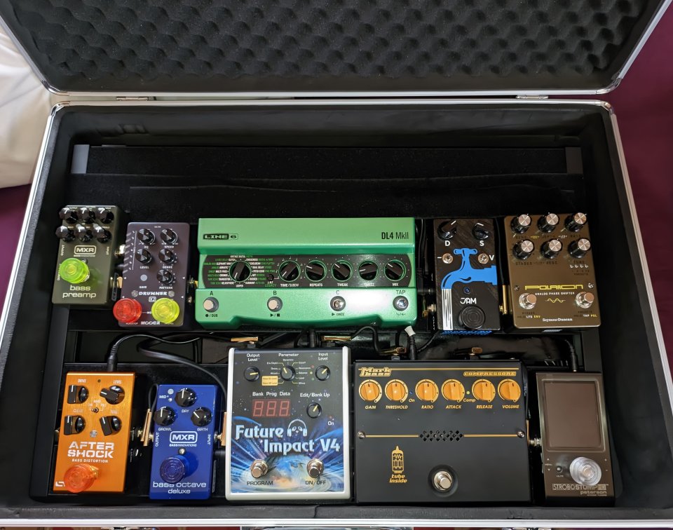 Pedalera Premium para bajo a estrenar.  Peterson, MRX, Markbass, etc