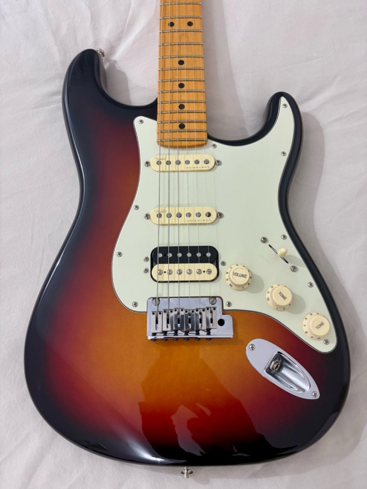 Título: Fender American Ultra Stratocaster HSS - Ultraburst (Estado Impecable)