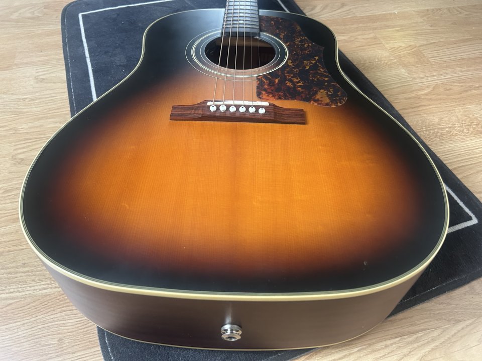 Epiphone Masterbilt J45 vintage sumburt