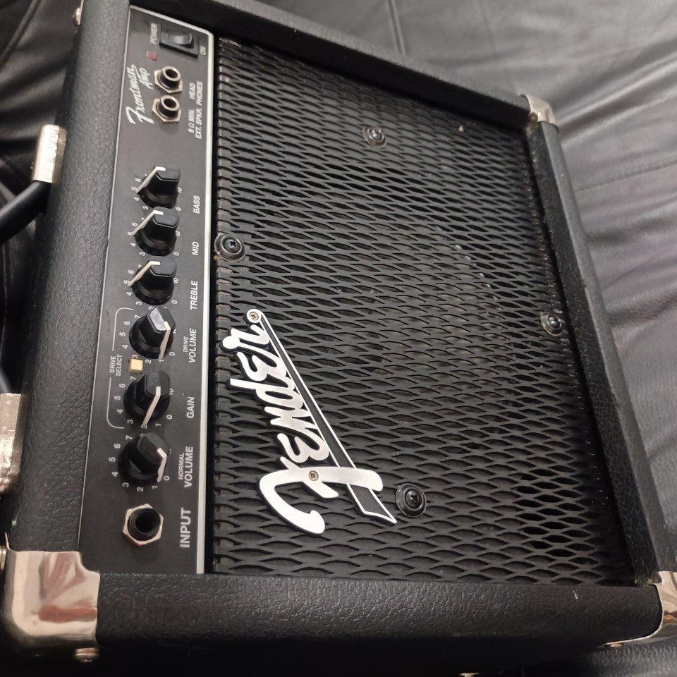 Amplificador Fender Frostman PR 241 de segunda mano · Foto 2 de 8 · Málaga · 50 €